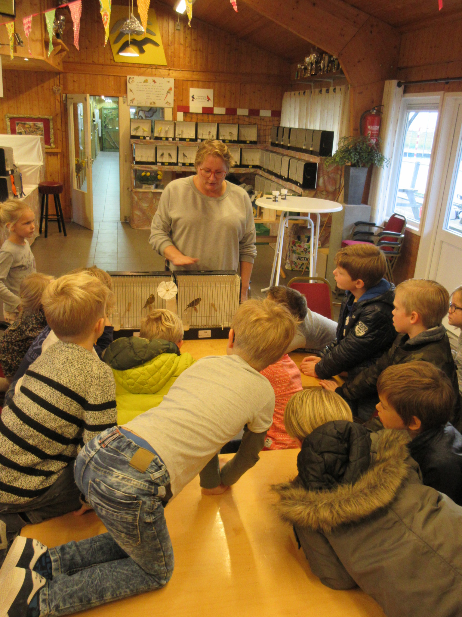 Groep 4 bij de vogeltentoonstelling van Pracht en Praal