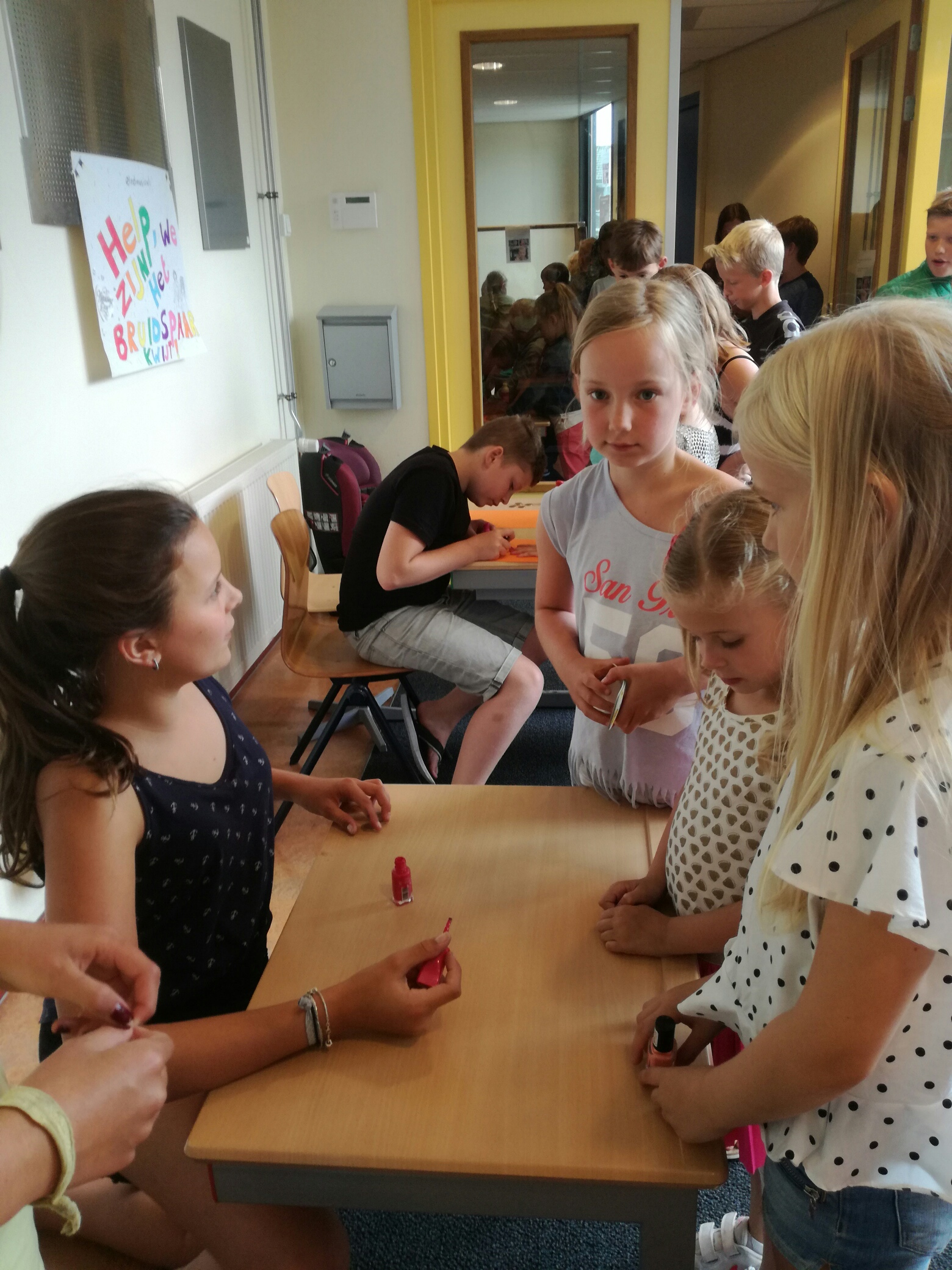 Nagels lakken voor Tijn