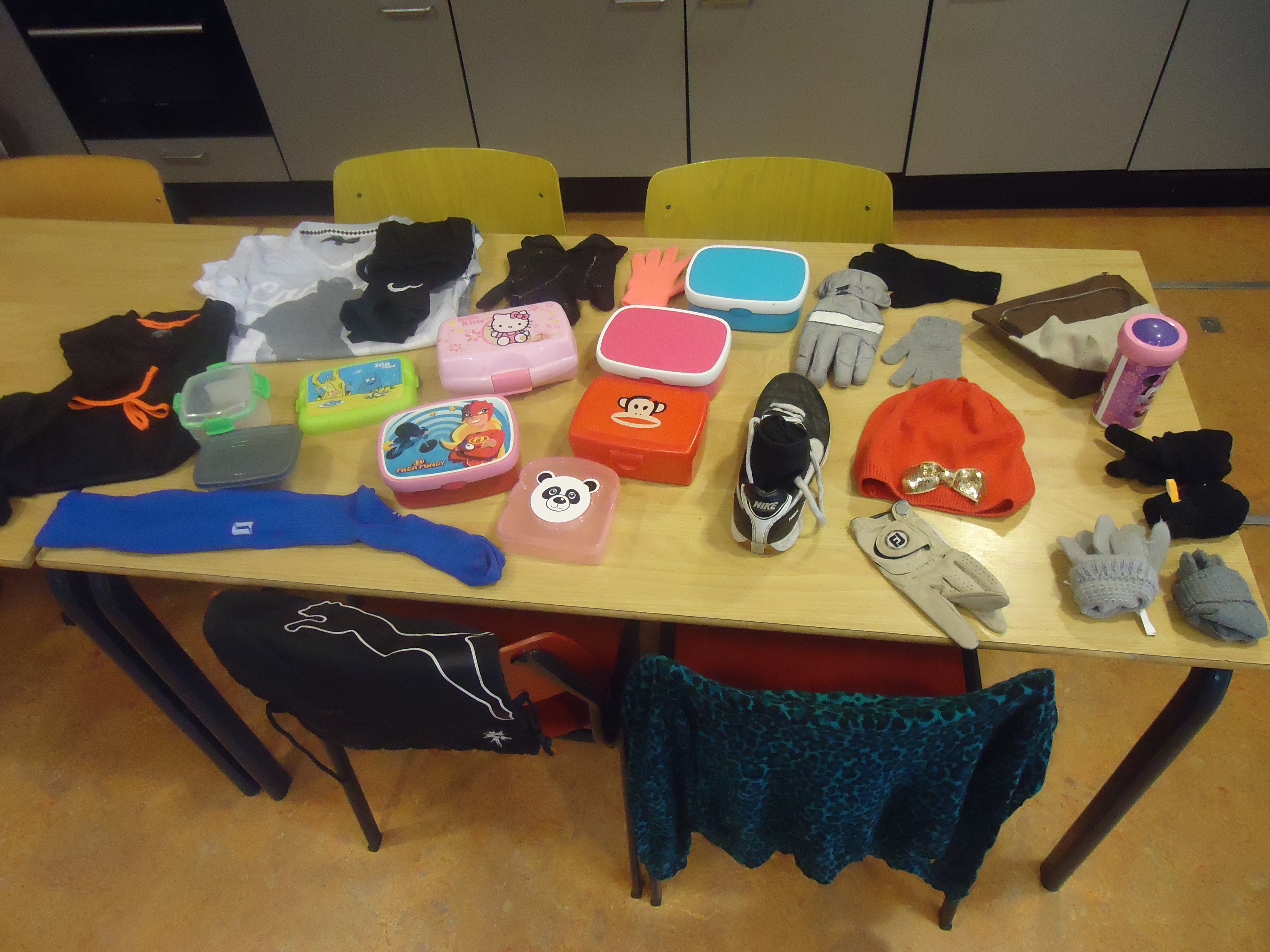 Gevonden voorwerpen bij de overblijf