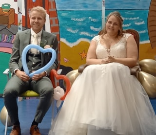 Esther en Frank zittend